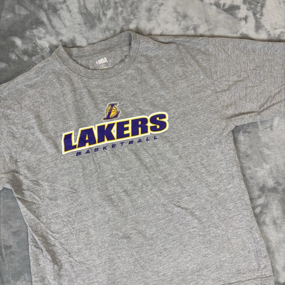 Vintage NBA Los Angeles Lakers Basketball Grey T-Shirt Embroidered Logo Mens XL